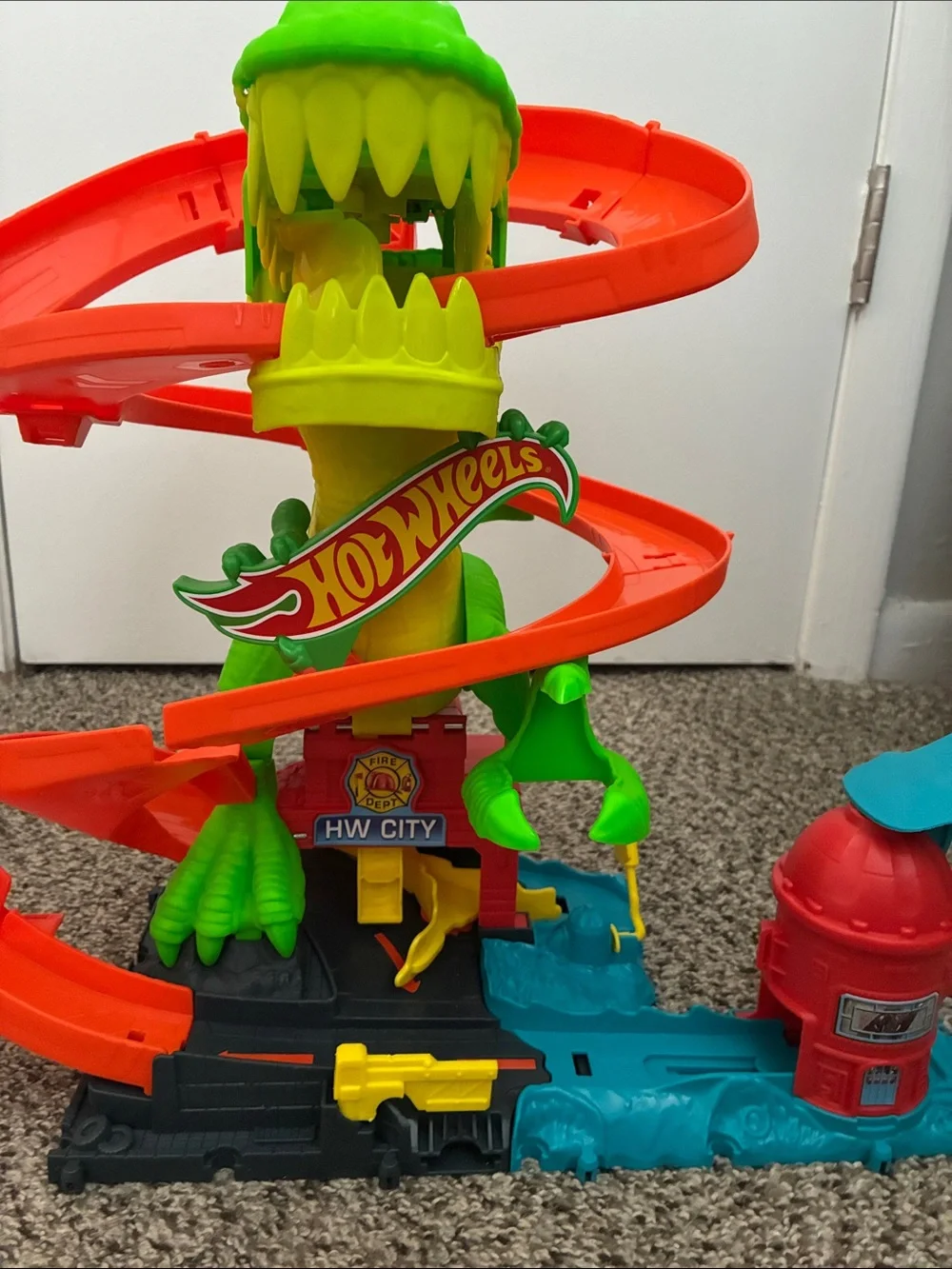 Hot Wheels Green T-Rex Spiral Raceway Playset